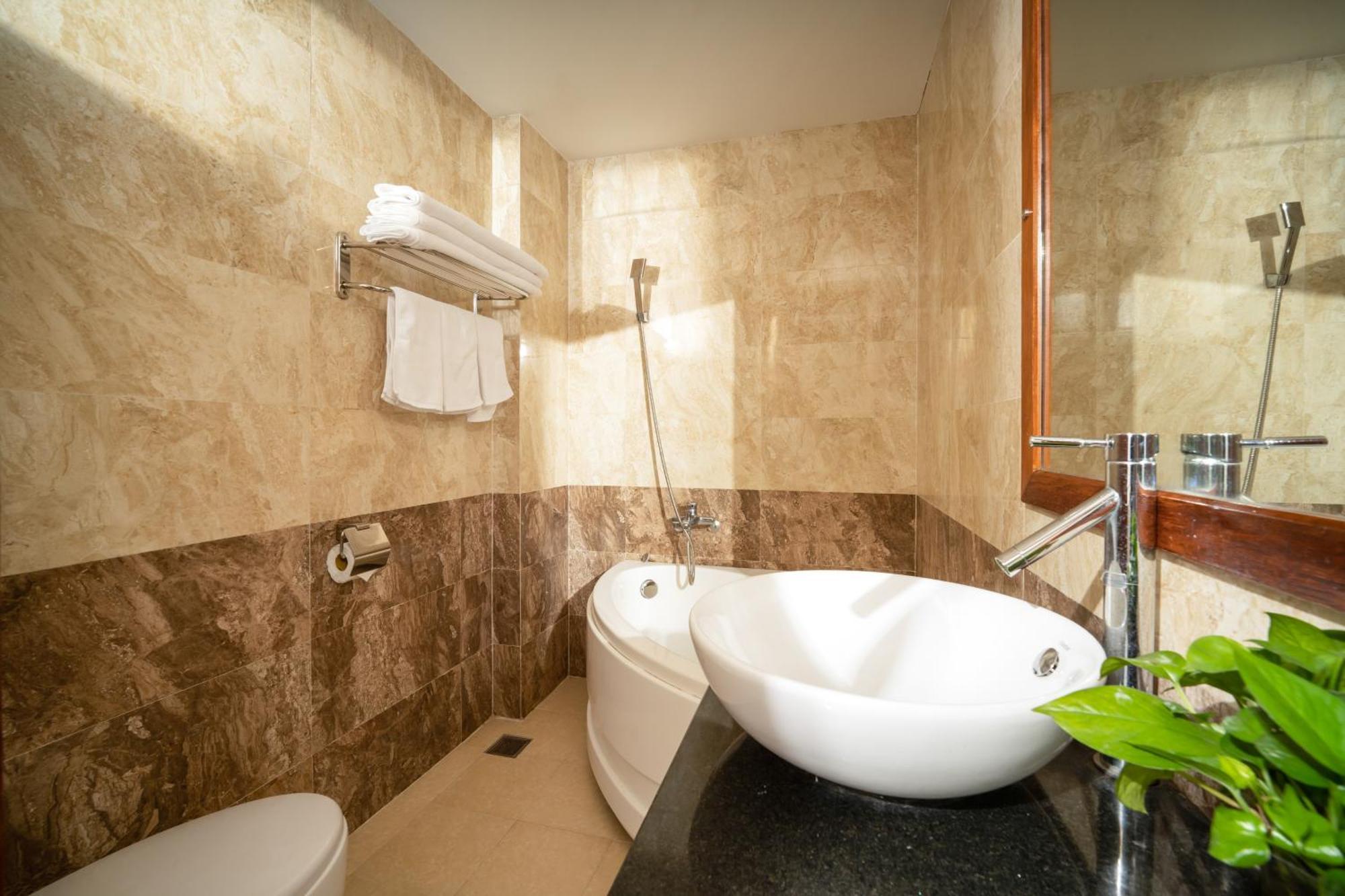 Titan Hotel Дананг Экстерьер фото